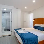 Daire Quiet Duplex W Patio In Lapa By Lovelystay *