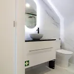 Daire Quiet Duplex W Patio In Lapa By Lovelystay