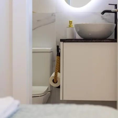 Διαμέρισμα Quiet Duplex W Patio In Lapa By Lovelystay Πόρτο
